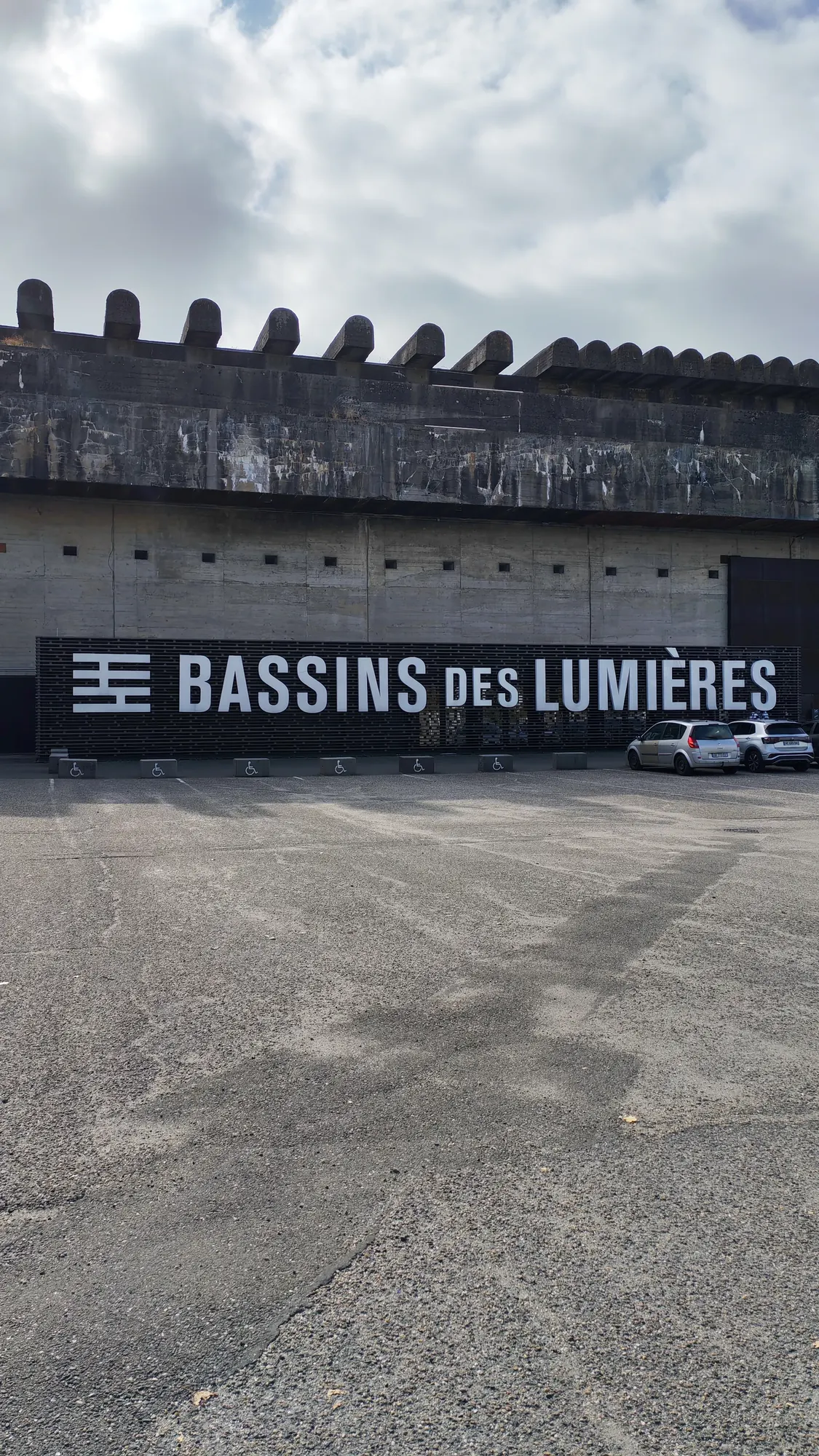 Esterno dei Bassins des Lumières, ex base sottomarina di Bordeaux
