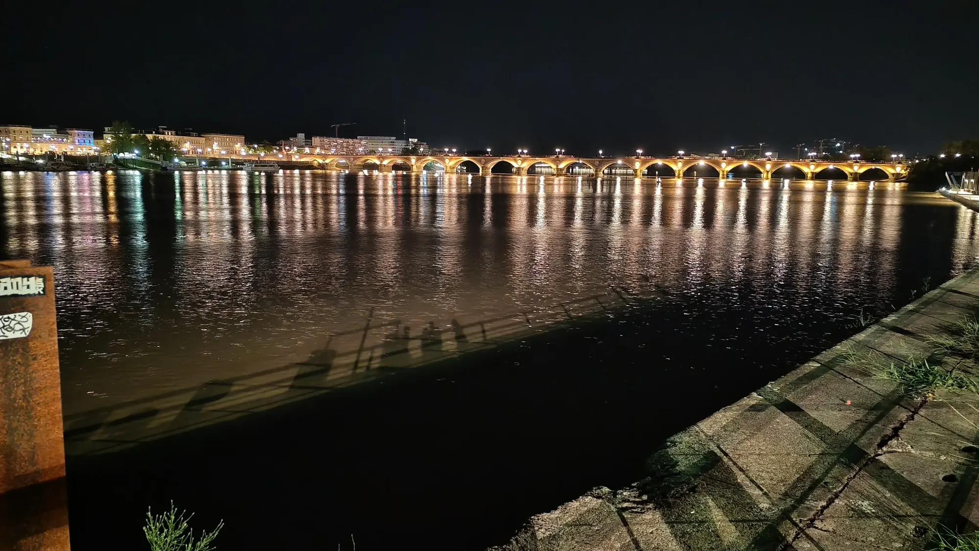 Pont de Pierre di sera a Bordeaux