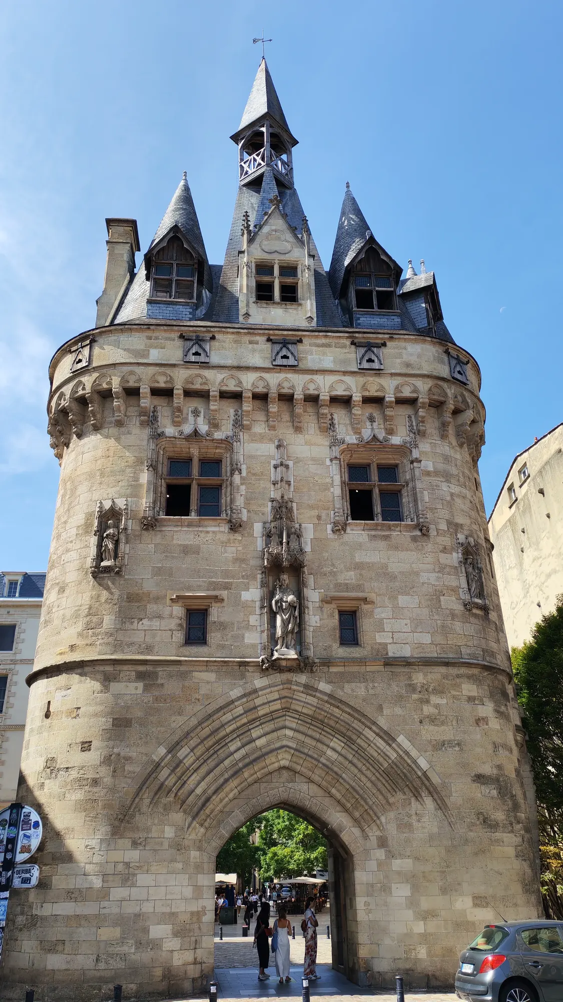 Porte Cailhau sul lungofiume di Bordeaux
