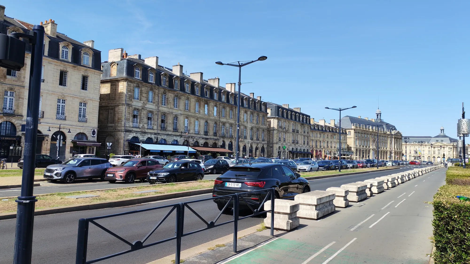 Quai Richelieu lungo la Garonna a Bordeaux