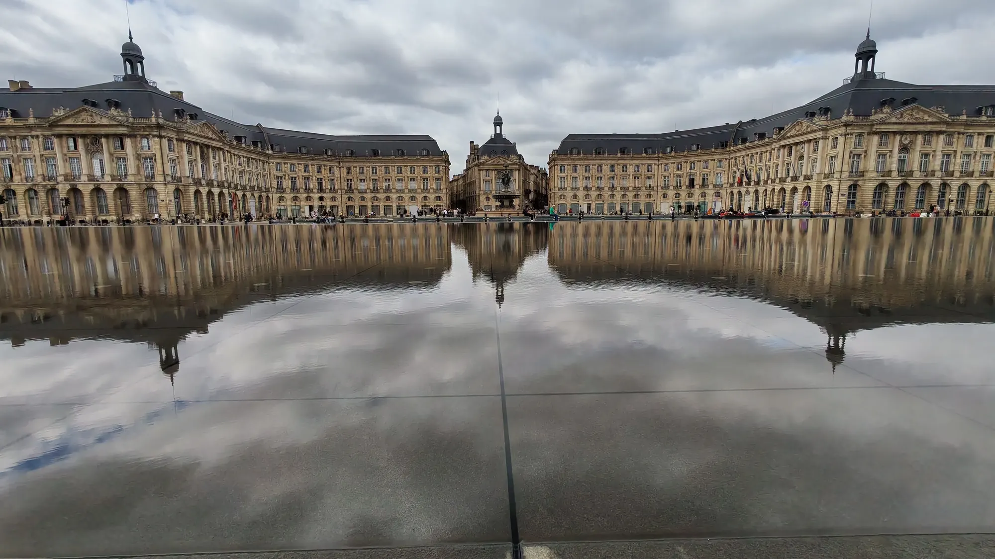 Miroir d’eau di Bordeaux, meta ideale per un weekend