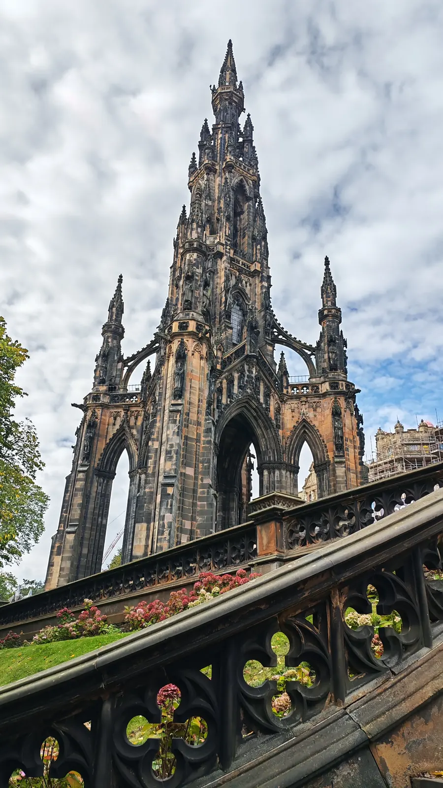 Fermata Airlink 100 e vista su Scott Monument, Edimburgo