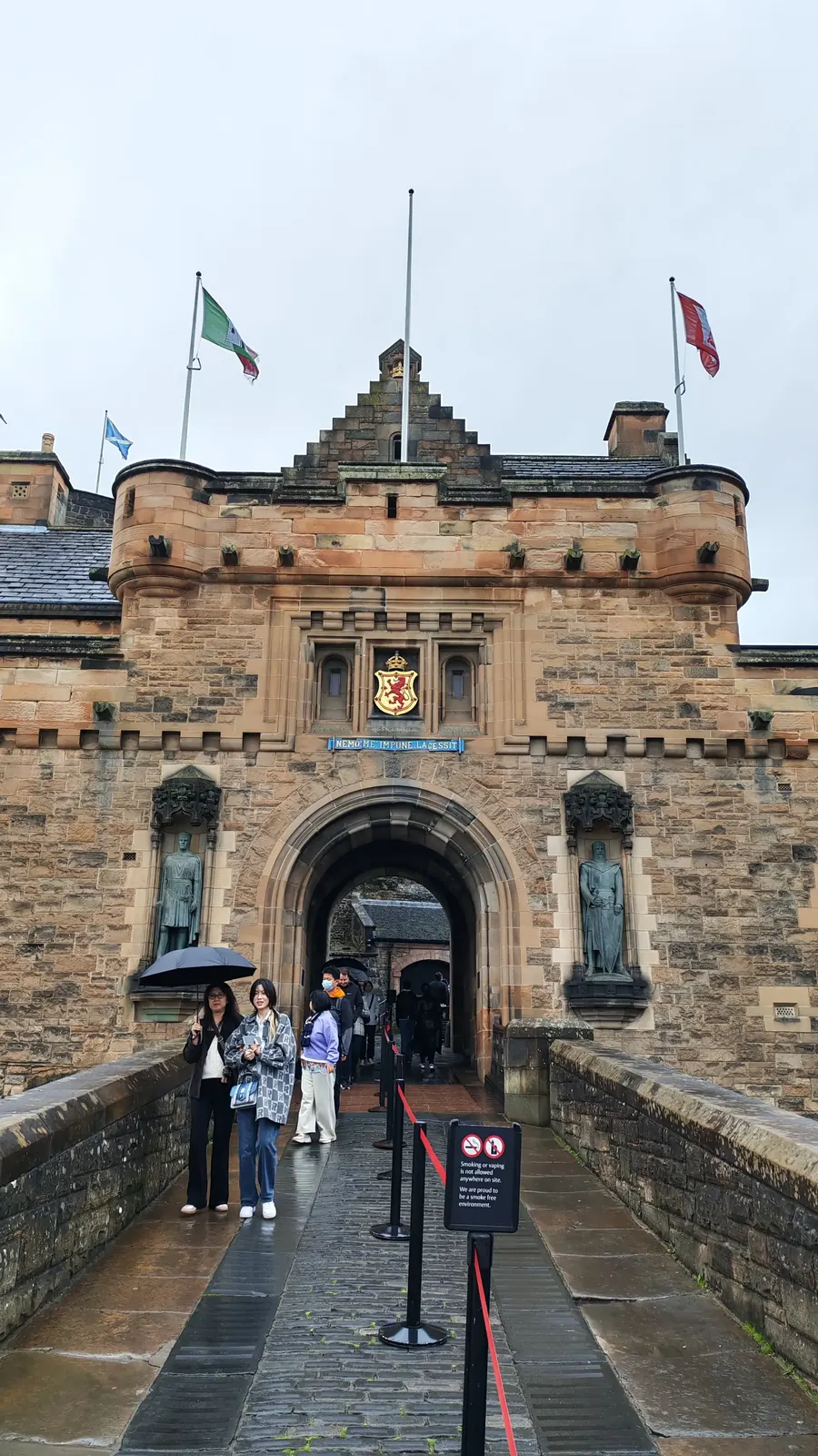 Edinburgh Castle sotto la pioggia