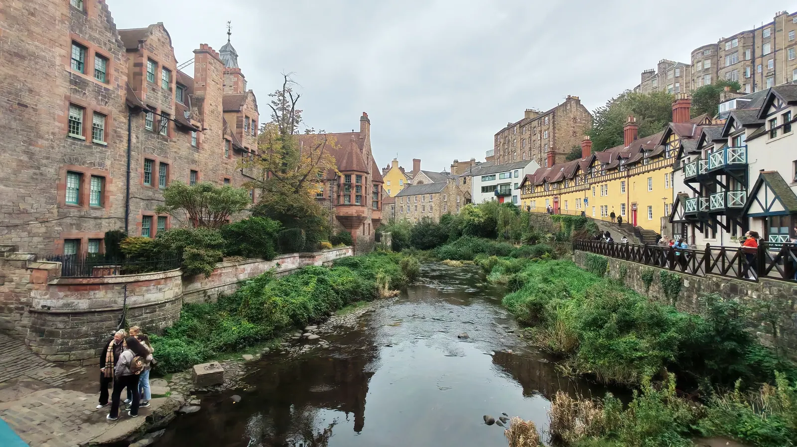 Case colorate di Dean Village a Edimburgo